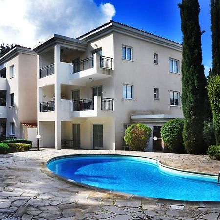 Poolside 2 Bedroom Apt, Paphos Riviera, Universal Area Kültér fotó
