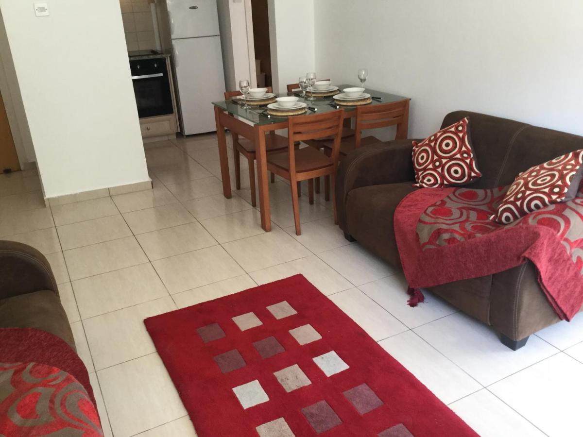 Poolside 2 Bedroom Apt, Paphos Riviera, Universal Area Kültér fotó