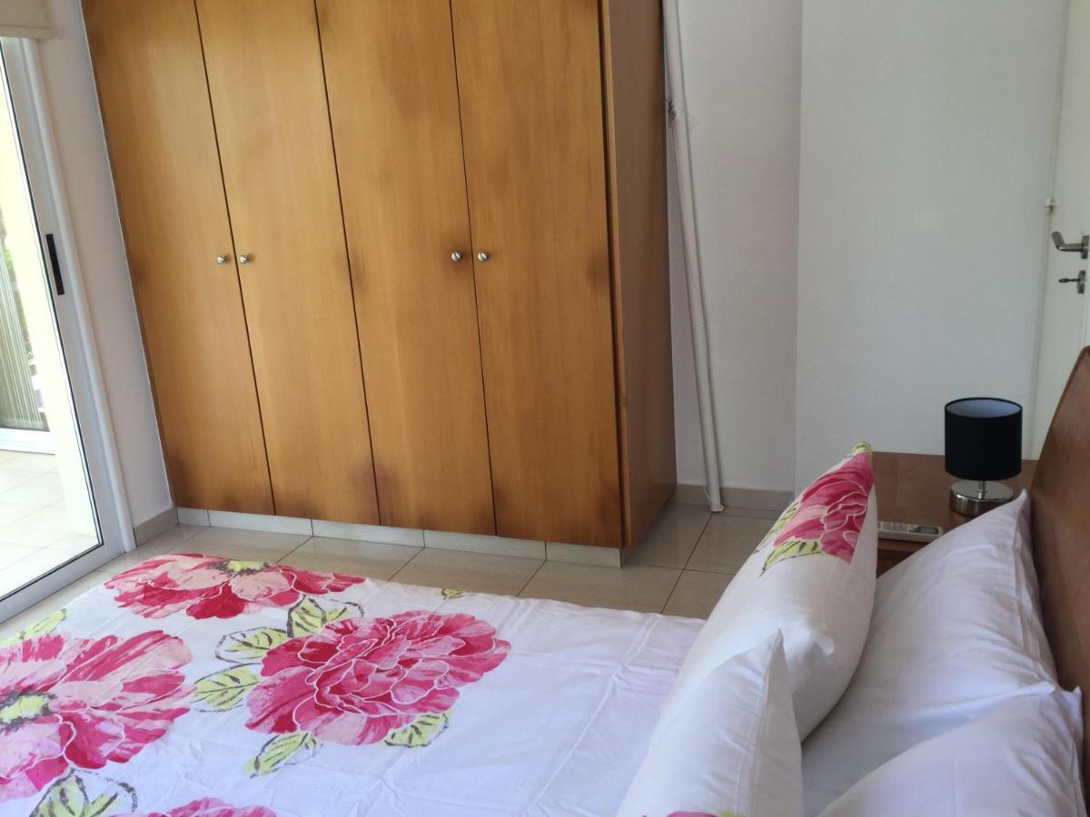Poolside 2 Bedroom Apt, Paphos Riviera, Universal Area Kültér fotó